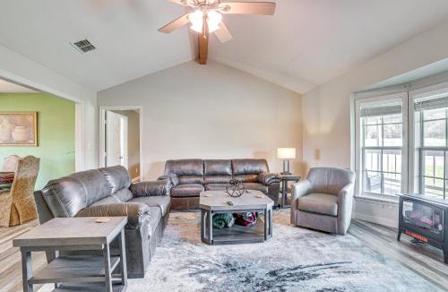 Dogwood House | 2 Mi to Lake Monticello: Home w/Large Decks!