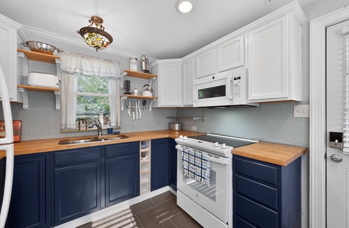 Flower Mound House | 2 Mi to Lake, RV+ Boat parking, Screened in porch!
