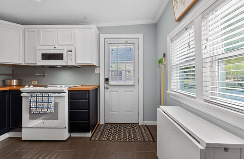 Flower Mound House | 2 Mi to Lake, RV+ Boat parking, Screened in porch!