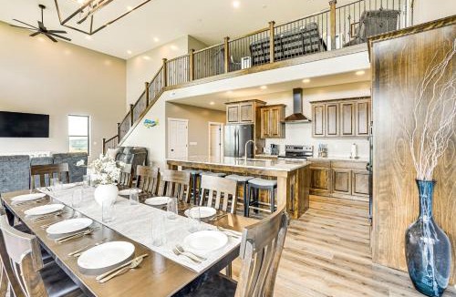 Crofton House | 2 Mi to Lewis and Clark Lake: Spacious Getaway