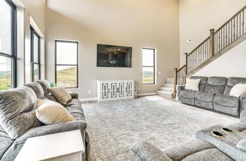 Crofton House | 2 Mi to Lewis and Clark Lake: Spacious Getaway