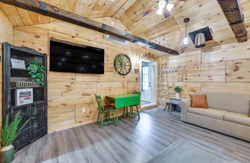 Gentryville House | 2 Mi to Lincoln State Park: All-Season Retreat
