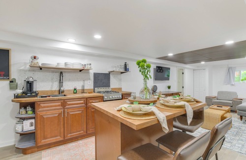 Belmont Cragin Apartment | 2 Mi to Logan Square: Pet-Friendly Urban Oasis!