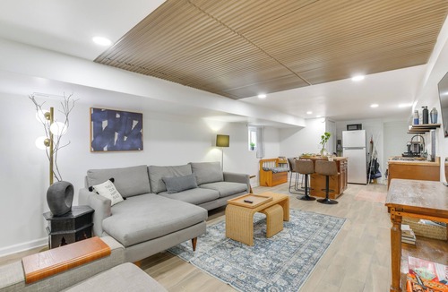 Belmont Cragin Apartment | 2 Mi to Logan Square: Pet-Friendly Urban Oasis!