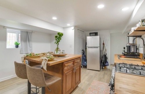 Belmont Cragin Apartment | 2 Mi to Logan Square: Pet-Friendly Urban Oasis!