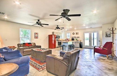 Grove House | 2 Mi to Marinas & Grove: Cozy Cabin w/Grill
