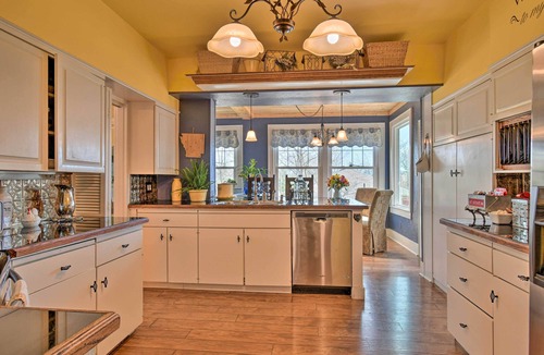 Hot Springs House | 2 Mi to Oaklawn Casino: Home w/Peaceful Yard!