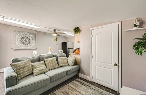Naples Cottage | 2 Mi to Public Pool! Cozy Naples Cottage w/Patio