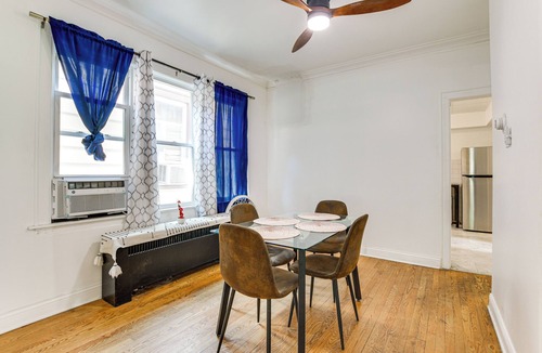 South Chicago Apartment | 2 Mi to Rainbow Beach Park: South Side Charmer!
