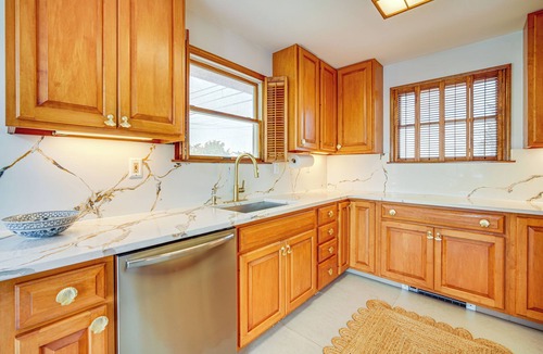 Cape May Court House House | 2 Mi to Stone Harbor Beach: Lovely Bayfront Home
