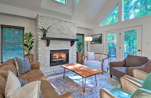 Sapphire House | 2 Mi to Sapphire Resort: Home w/Hot Tub & Games!