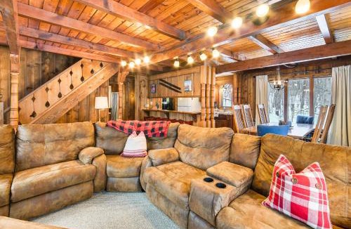 Bellaire House | 2 Mi to Schuss Mountain: Cozy Cabin w/Deck