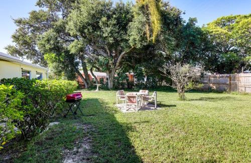 Riviera Beach House | 2 Mi to Shore: Riviera Beach Retreat w/Yard