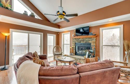 Beech Mountain House | 2 Mi to Ski Resort: Beech Mtn Home w/Fire Pit!