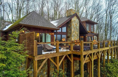Beech Mountain Cabin | 2 Mi to Slopes: Luxe Beech Mtn Cabin w/Hot Tub