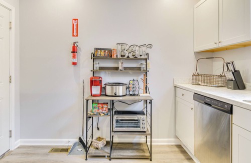 Westside Apartment | 2 Mi to Syracuse University: Apt w/Fire Pit