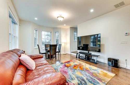 West Hartford House | 2 Mi to The Mark Twain House & Museum: Airy Escape