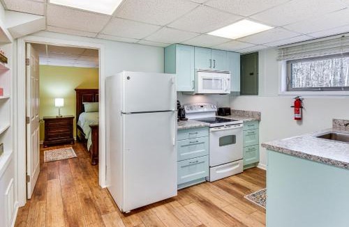 Toccoa Apartment | 2 Mi to Toccoa Falls Cozy Getaway with Yard!