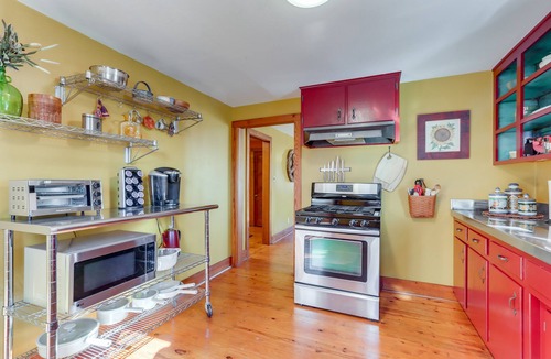 Fayetteville House | 2 Mi to UA: Central Fayetteville Home w/Patios