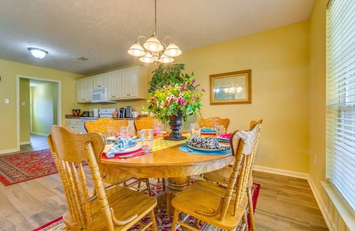 Conway House | 2 Mi to UCA: Group Getaway w/Private Yard!
