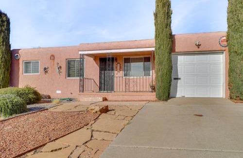 Sandia Ridge House | 2 Mi to UNM Campus: Home in Quiet Area of ABQ