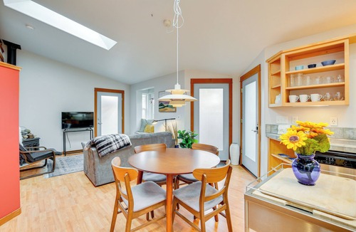 Southeast Eugene Apartment | 2 Mi to UO, Track Championships: Eugene Retreat!
