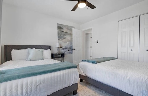 Clinton House | 2 Miles from Downtown Clinton