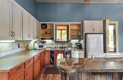 Shreveport Cabin | 2 miles to Casinos, Red River Lodge with River View