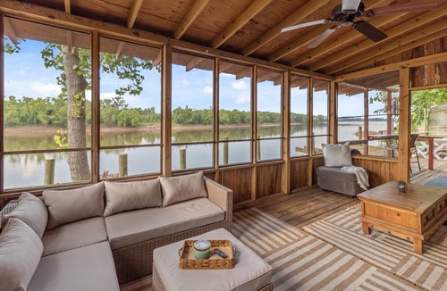 Shreveport Cabin | 2 miles to Casinos, Red River Lodge with River View