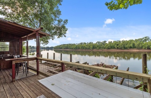 Shreveport Cabin | 2 miles to Casinos, Red River Lodge with River View