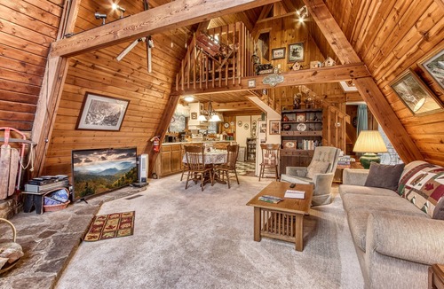 Chalet Village Cabin | 2 Miles to Downtown Gatlinburg! Less than1/2 mile to Skiing!Sledding!Ice Skating