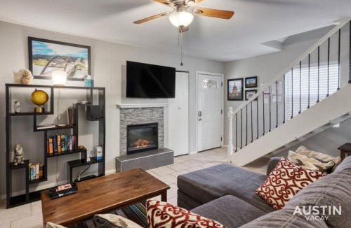 South Lamar Apartment | 2 Miles to DT Updated Pet-Friendly Home for Four