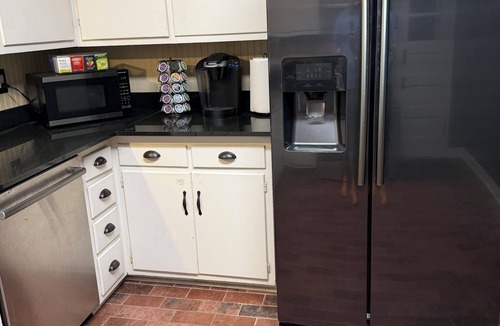 Searcy House | 2 min from Harding and local park! Peaceful 3BR with alfresco dining area!