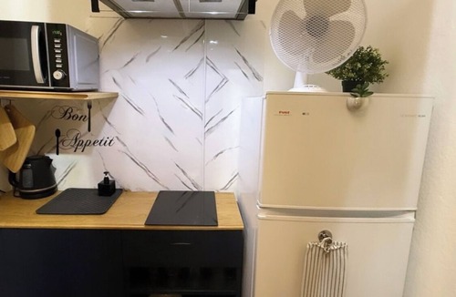 Les Eaux-Vives Apartment | *2 min from the Jet d'Eau | Renovated 24m² studio apartment, Geneva center *)