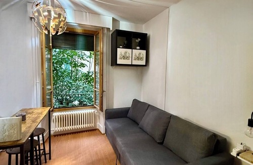 Les Eaux-Vives Apartment | *2 min from the Jet d'Eau | Renovated 24m² studio apartment, Geneva center *)
