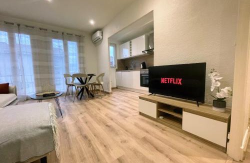 Les Remparts Apartment | 2 min Rois de majorque, Netflix, air conditioning
