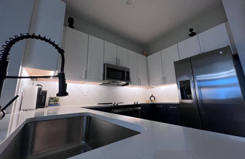 Deep Ellum Apartment | 2-Min to Baylor Steps to Deep Ellum Nightlife Modern Ambrose 2 Bedroom Apartment