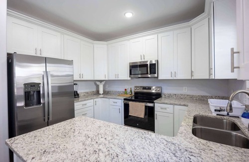 Burlington House | 2 Min to Downtown | 9 to Elon | Car Rental Avail.