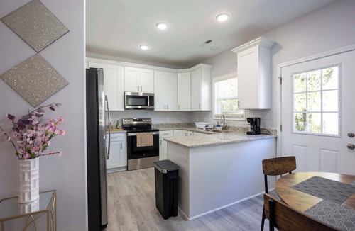 Burlington House | 2 Min to Downtown | 9 to Elon | Car Rental Avail.