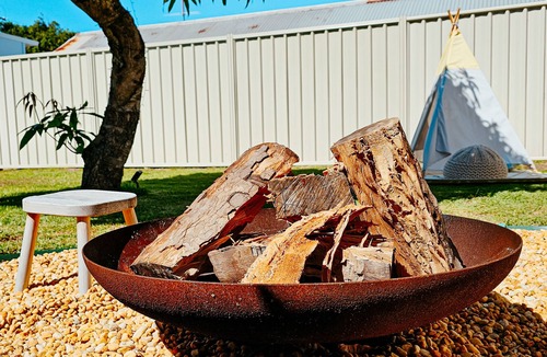 Ettalong Beach House | 2-Min Walk to Beach: Firepit, Yard. Kids welcome.