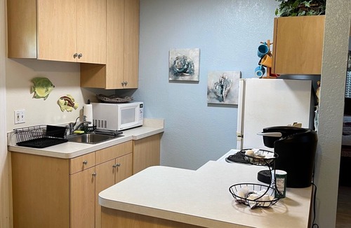 Madeira Beach Condo | 2 min walk to beach