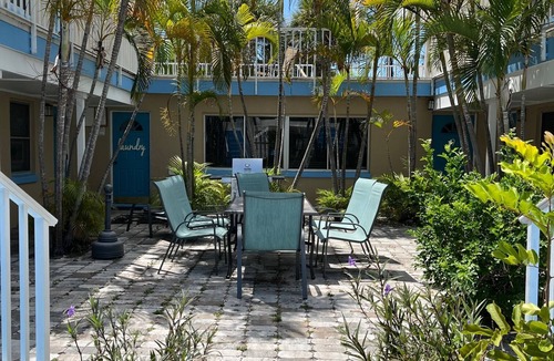 Madeira Beach Condo | 2 min walk to beach