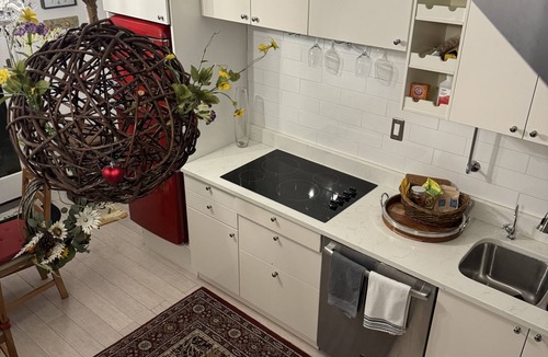 Cos Cob House | 2 mini-bedrooms apartment with antique bathtub.