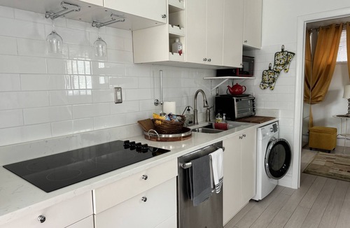 Cos Cob House | 2 mini-bedrooms apartment with antique bathtub.