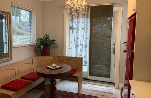 Cos Cob House | 2 mini-bedrooms apartment with antique bathtub.