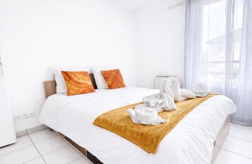 Lognes Apartment | 2 Mins from Train Station - Free Parking - Paris & DisneyLand - Lognes