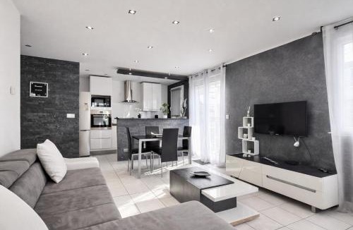 Lognes Apartment | 2 Mins from Train Station - Free Parking - Paris & DisneyLand - Lognes