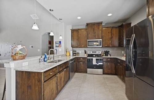 Canyon Lake House | 2 Mins to Lake | Outdoor Grill | Pet Friendly