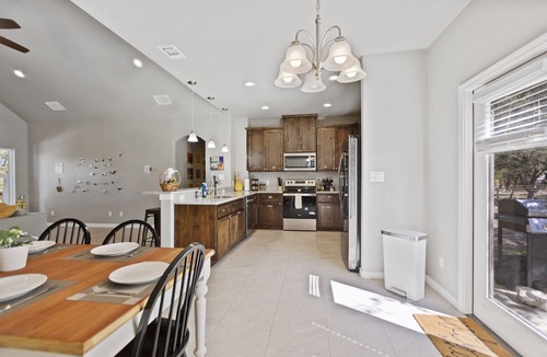 Canyon Lake House | 2 Mins to Lake | Outdoor Grill | Pet Friendly