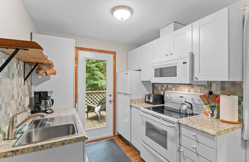 Jeffersonville Ski Chalet | 2 mins to Smuggs, Fireplace